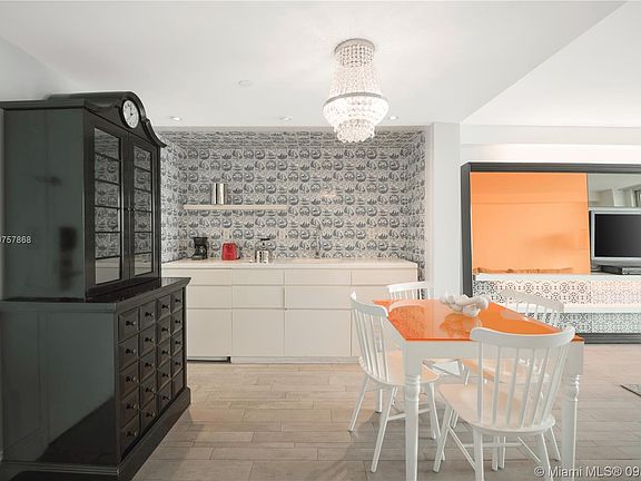 3rd image of 1100 West Ave #412