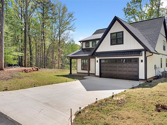 4th image of 407 Blue Ridge Ct