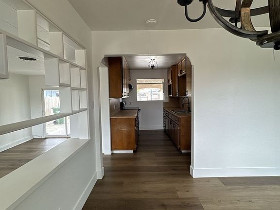4th image of 786 E North Way