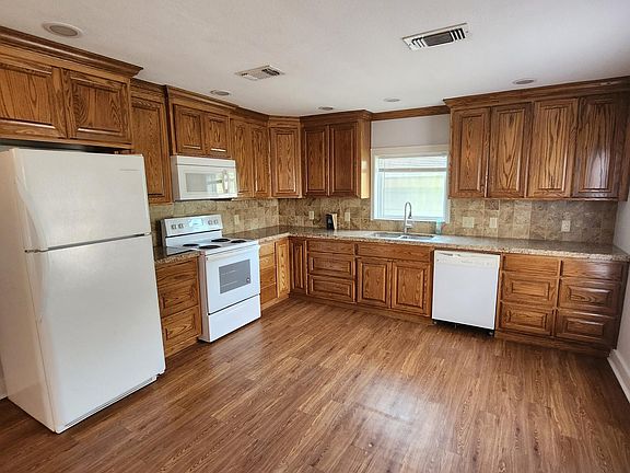 4th image of 310 Brockman St