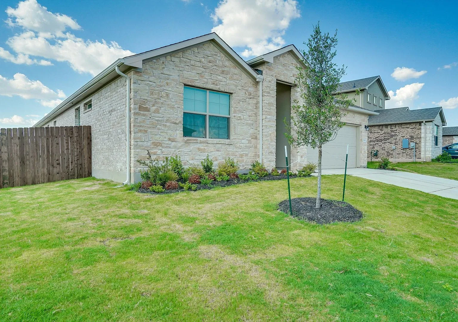 17900 Nepi Dr Pflugerville, TX 78660 — Photo 2