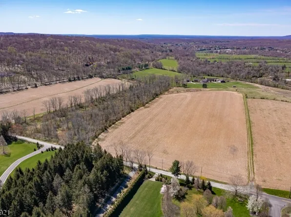 222 E Fox Chase Rd, Chester Twp., NJ 07930