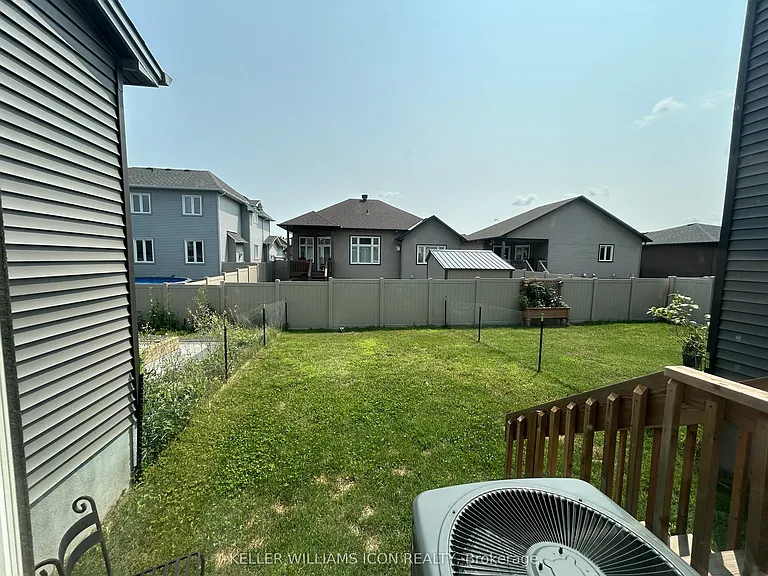 505 Manhattan Ct — Photo 30