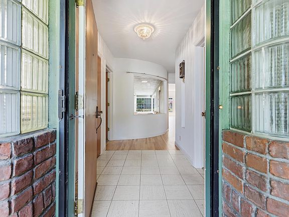 5th image of 340 W Carlton Way