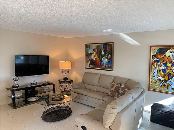 2nd image of 2060 Cambridge C #2060