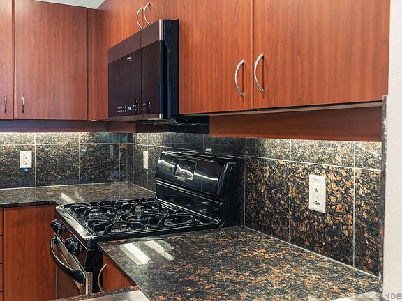 4th image of 300 W Beech St Unit 404