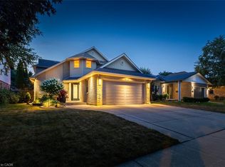 1219 Hammond St, Burlington, ON L7S 2A3