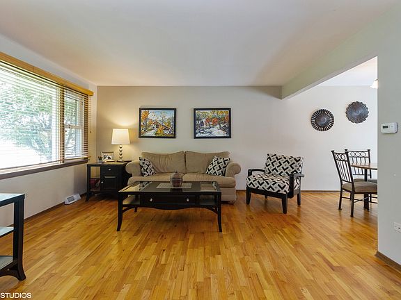 2nd image of 14925 La Reina Real St
