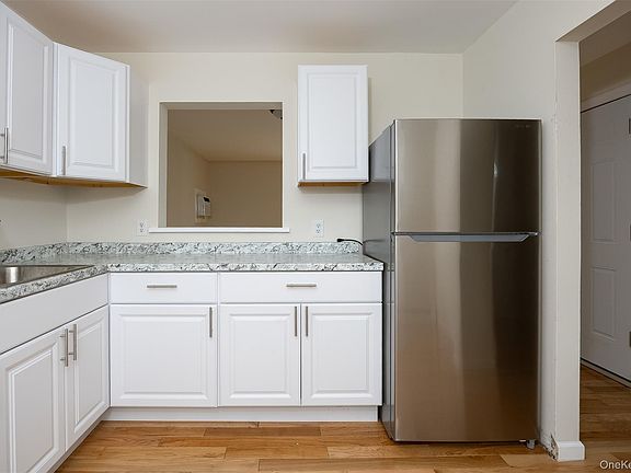5th image of 502 Harbor View Ct