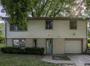 9472 Tomahawk Blvd, Omaha, NE 68134