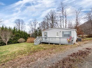275 Powderhorn Dr, Waynesville, NC 28786