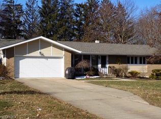 225 Greenbriar Dr, Aurora, OH 44202