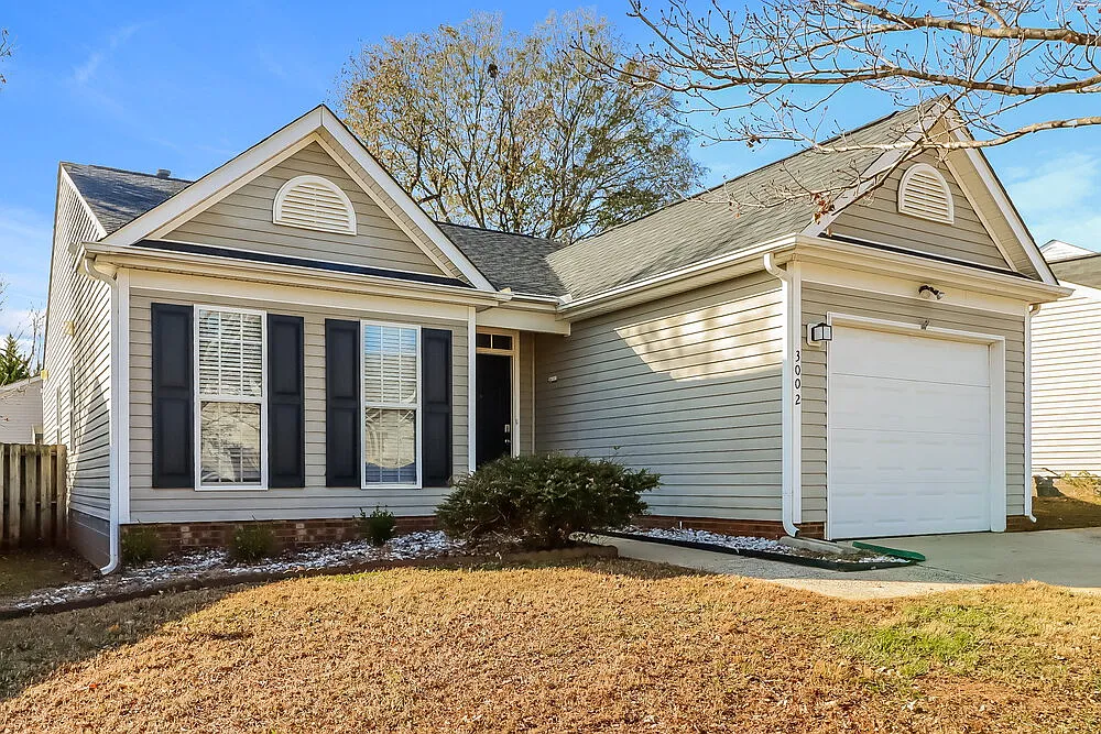 3 bed, 2.0 bath, 1237 sqft, $2,100 — Photo 4