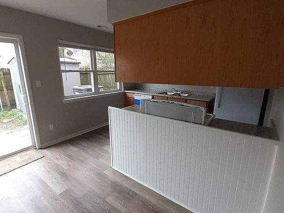 3rd image of 5903 Blackpoole Ln