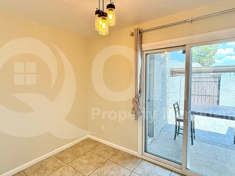 6836 S Jentilly Ln — Photo 11