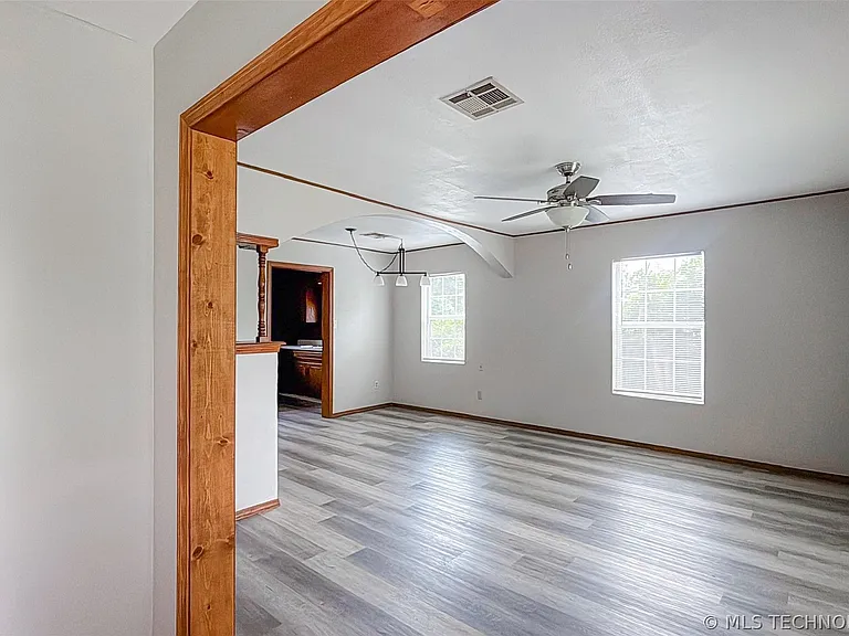 613 W 23rd St — Photo 6