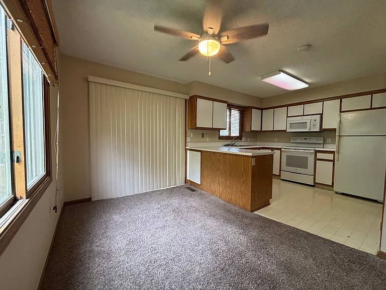 2135 S 46th Ave — Photo 6