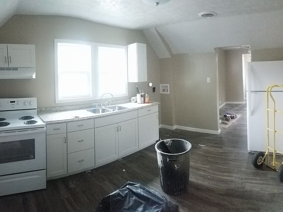 2nd image of 112 E Indiana Ave