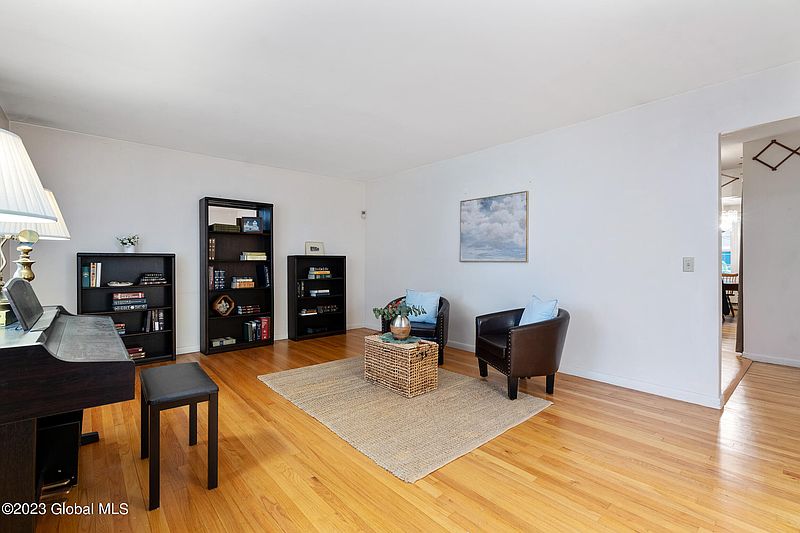 3rd image of 1 Glenkill Road