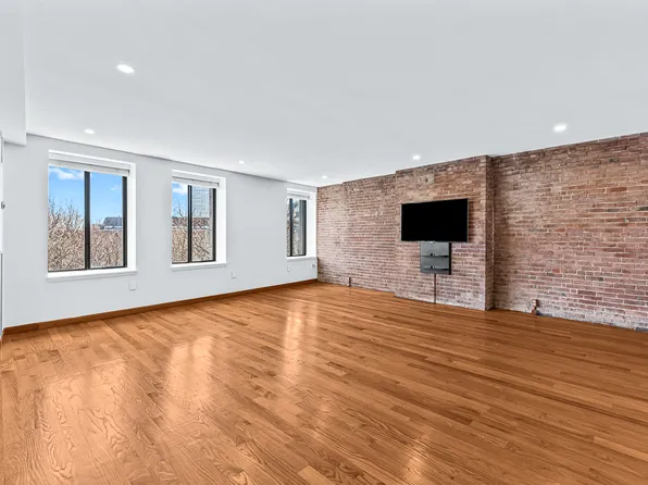 142 Commercial St APT 504, Boston, MA 02109