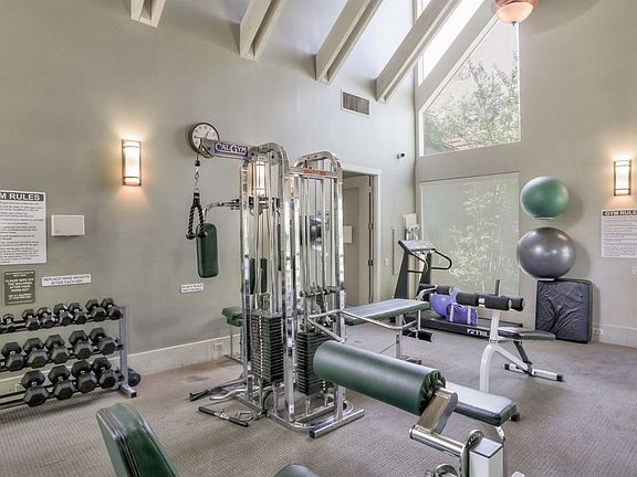 4th image of 649 Woodside Ln #1