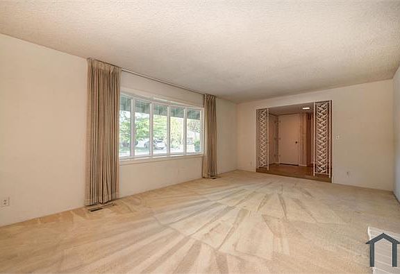 4th image of 872 Laverstock Way
