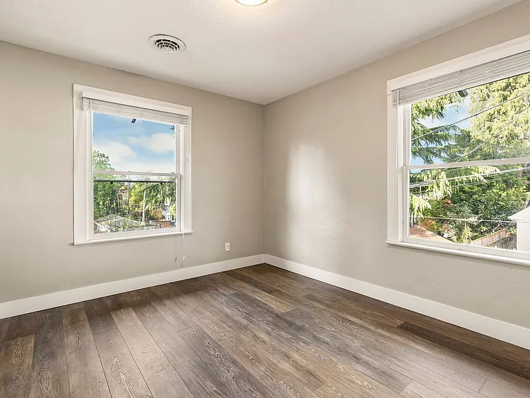 5532 N Haight Ave — Photo 15