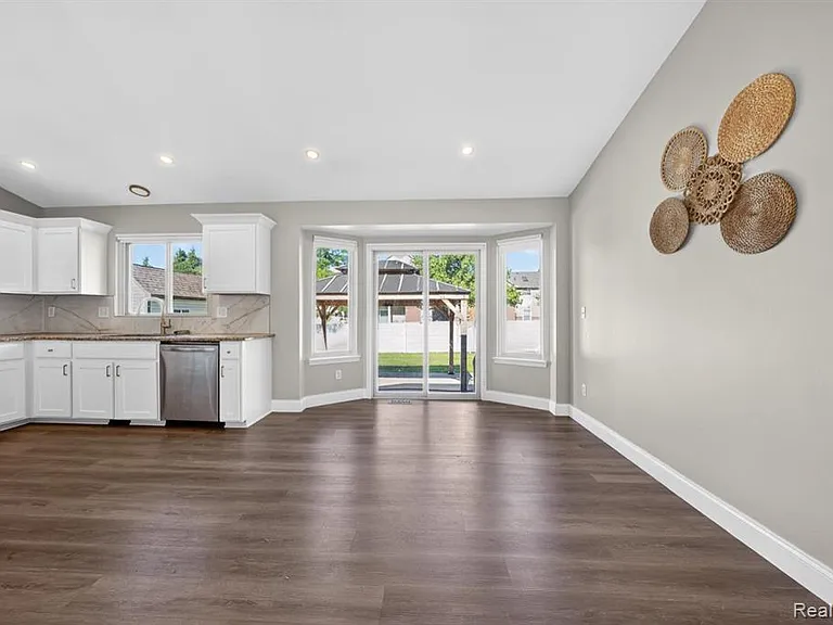 45925 Ashwood Ln — Photo 5