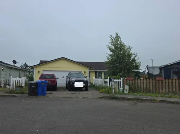 4407 Tremont Cir, Tillamook, OR 97141