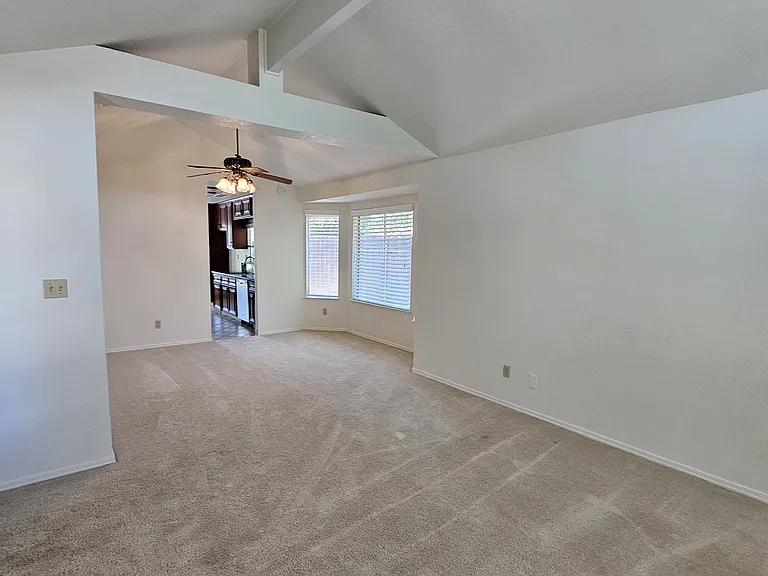 982 W Springer Dr — Photo 3