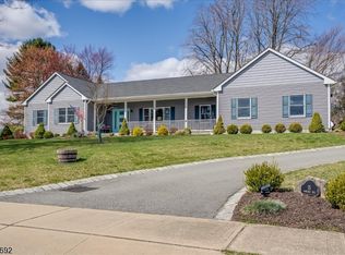 15 Carriage Hill Dr, Long Valley, NJ 07853