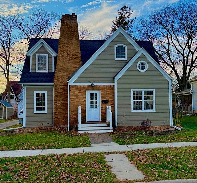 View of the home looking west. Perfect safe and quiet neighborhood.