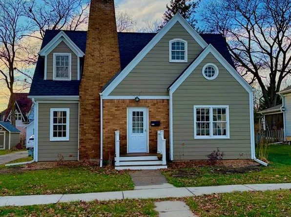 17 N 1st St, Evansville, WI 53536