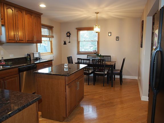 5th image of 8129 W 92nd Pl