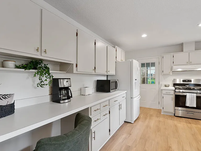 4005 Lehigh Ct — Photo 6
