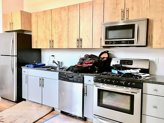 Rented by Manhattan Management LLC | media 84
