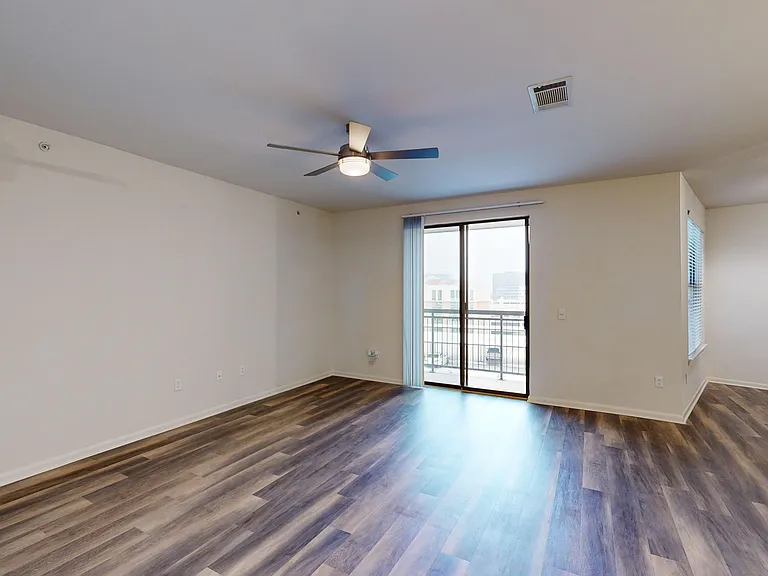 Residences at the Domain — Photo 115
