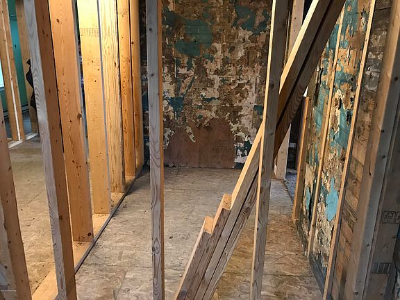 4th image of 208 Lee Nor Mack St