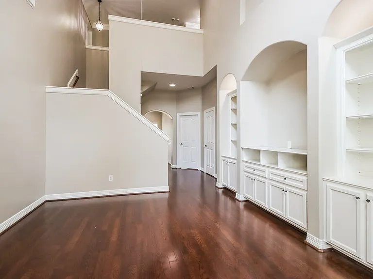 409 Robinwood Dr — Photo 5