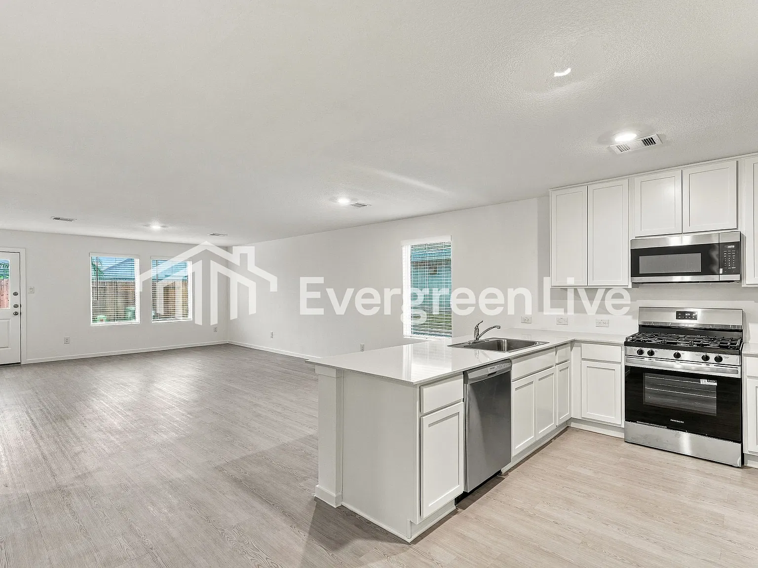 3 bed, 2.0 bath, 1484 sqft, $1,700 — Photo 4