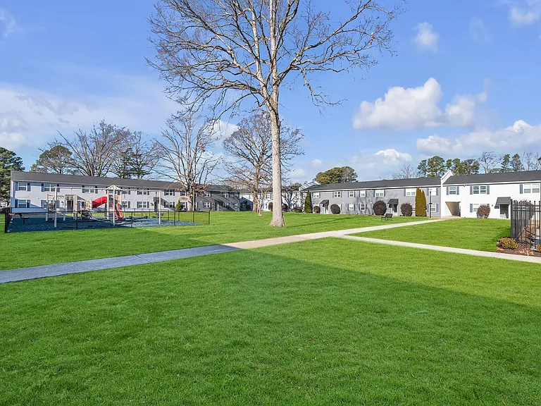Waverly at Oyster Point Apartments — Photo 1