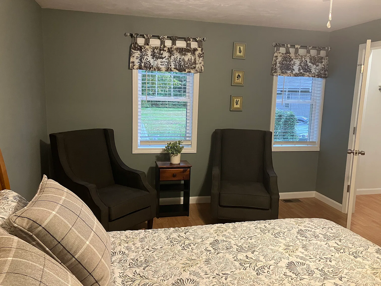 4 bed, 1300 sqft, $1,400 — Photo 3
