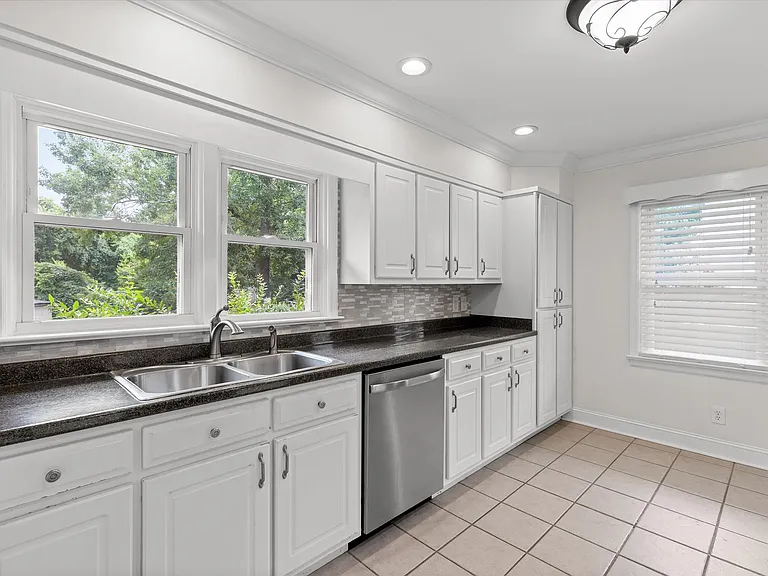 2418 Crescent Club Dr — Photo 12