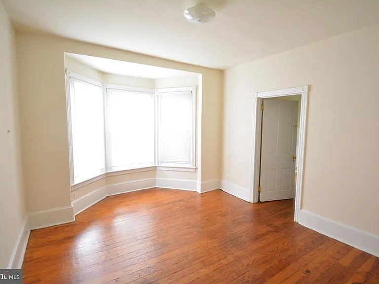 444 W Queen Ln #2 — Photo 4
