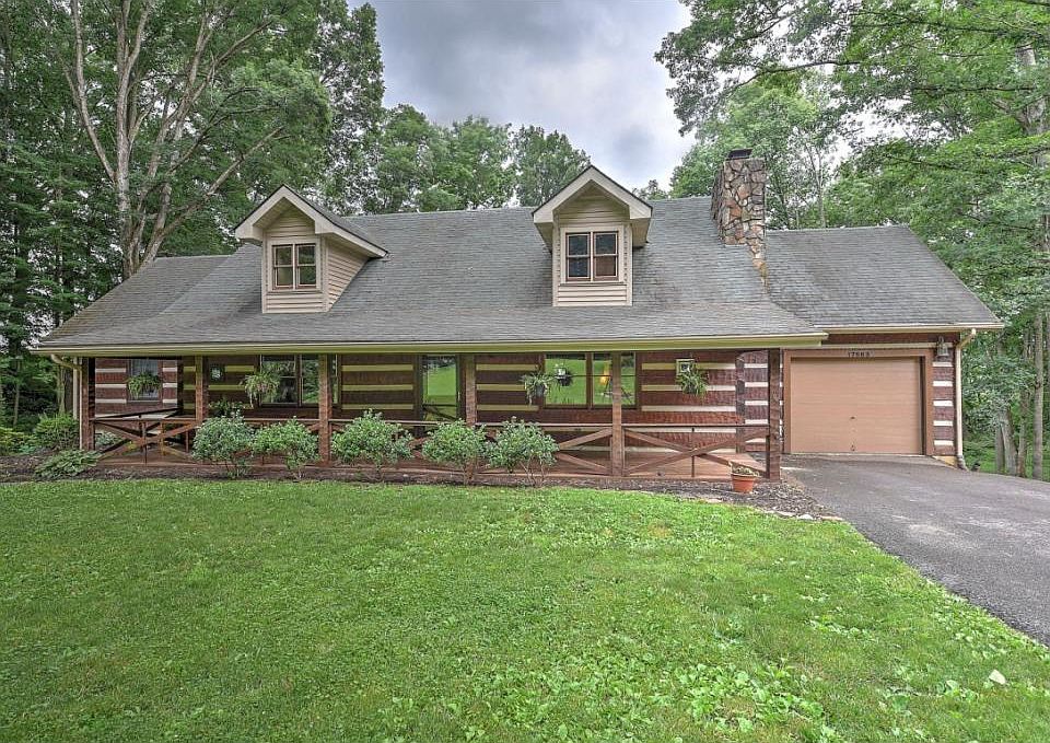 1st image of 17563 Mahogany Dr