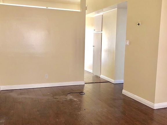 2nd image of 839 N Vineyard Ave APT D