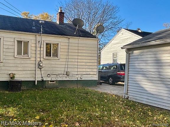 5th image of 25960 Yale St