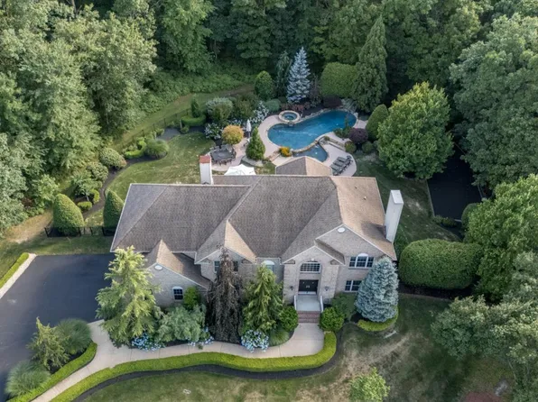 14 Greentree Ct, Howell, NJ 07731