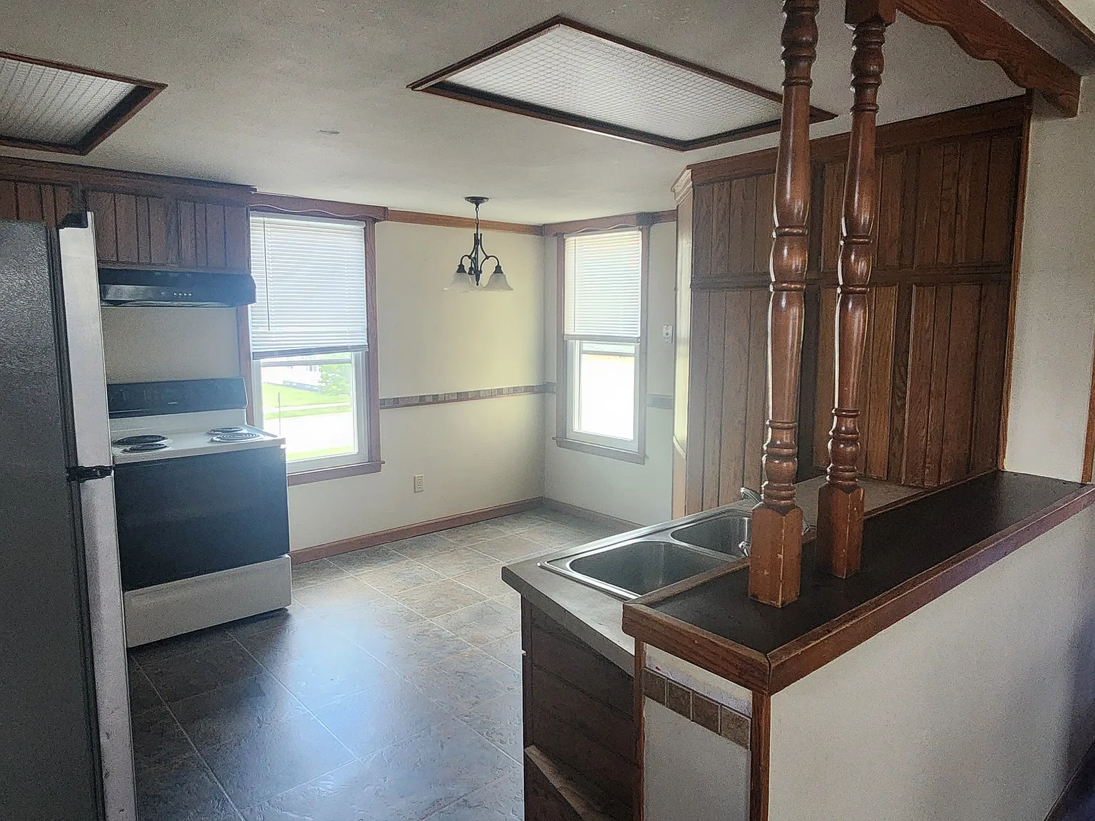 4 bed, 1.5 bath, $1,540 — Photo 2