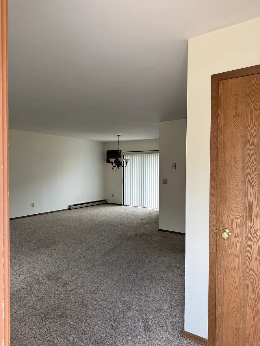 Building Photo - 833 Bridgewater Ave #8